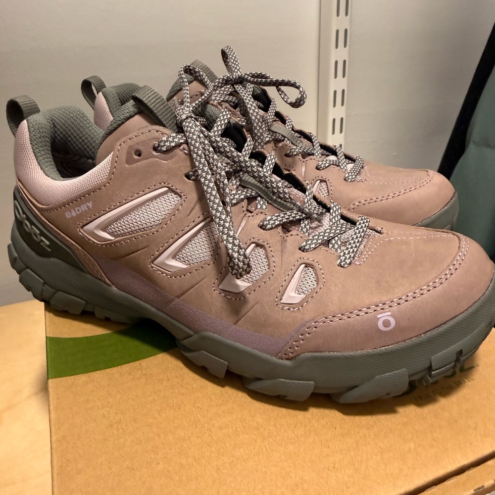 NWT: Oboz Sawtooth X Low Hiking Shoes - Women's Size 8.5